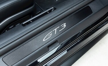 Porsche 911 (992) GT3 Touring 18