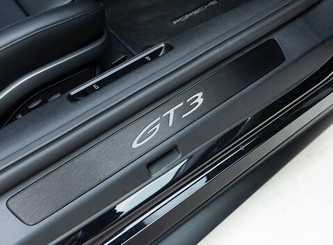 Porsche 911 (992) GT3 Touring 18