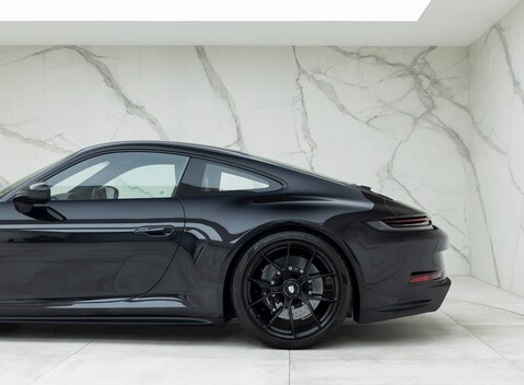 Porsche 911 (992) GT3 Touring 26