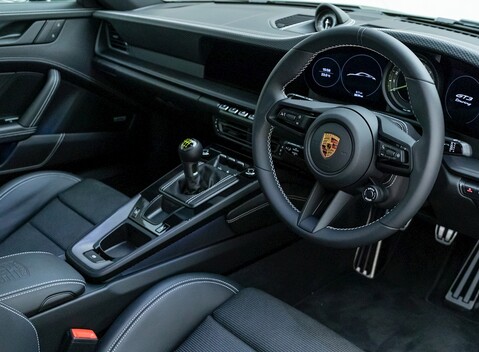 Porsche 911 (992) GT3 Touring 9