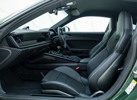 Porsche 911 (992) GT3 Touring 12