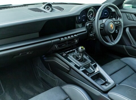 Porsche 911 (992) GT3 Touring 13