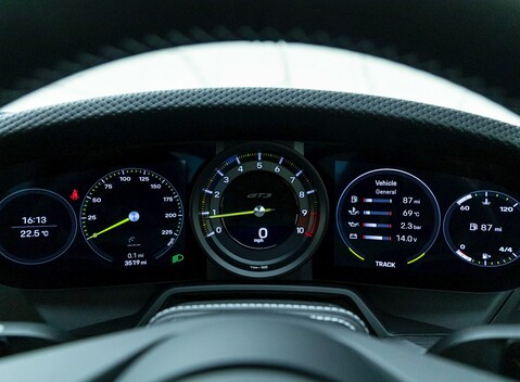 Porsche 911 (992) GT3 Touring 14