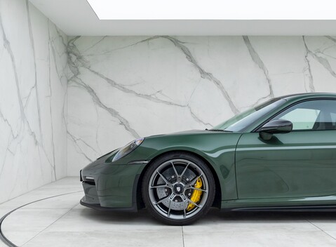 Porsche 911 (992) GT3 Touring 28