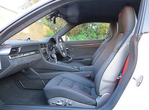 Porsche 911 (991) GT3 12