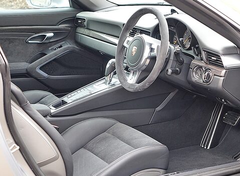 Porsche 911 (991) GT3 12