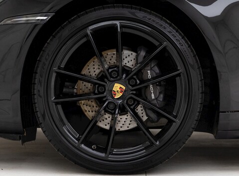 Porsche 911 (992) Carrera 4 8