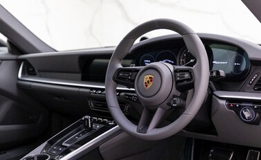 Porsche 911 (992) Carrera 4 9