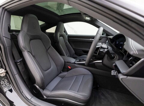 Porsche 911 (992) Carrera 4 10