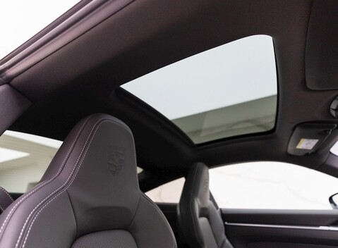 Porsche 911 (992) Carrera 4 12