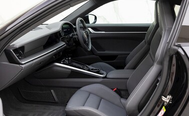 Porsche 911 (992) Carrera 4 14