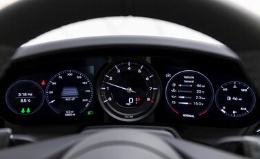 Porsche 911 (992) Carrera 4 16
