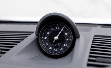 Porsche 911 (992) Carrera 4 17