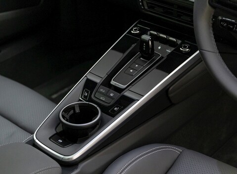 Porsche 911 (992) Carrera 4 19