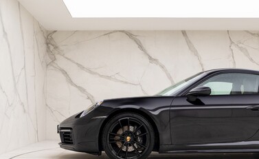 Porsche 911 (992) Carrera 4 24