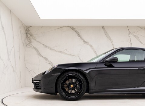 Porsche 911 (992) Carrera 4 24