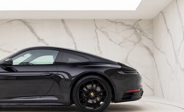 Porsche 911 (992) Carrera 4 25