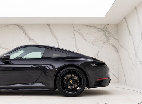 Porsche 911 (992) Carrera 4 25