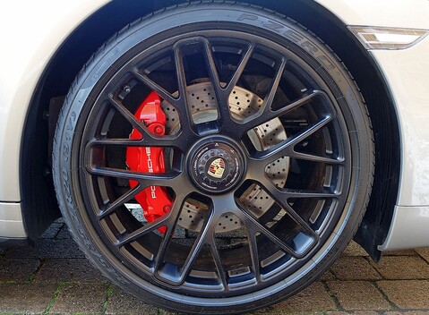 Porsche 911 (991) Carrera GTS 12