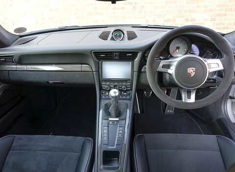 Porsche 911 (991) Carrera GTS 16