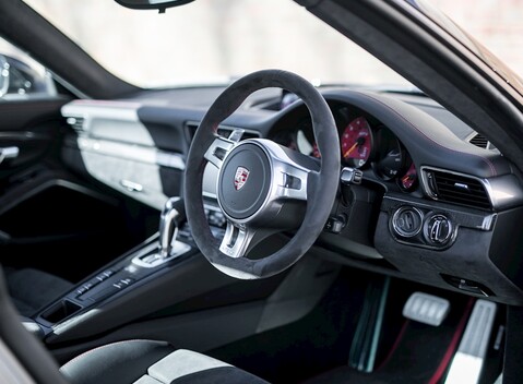 Porsche 911 (991) GT3 11