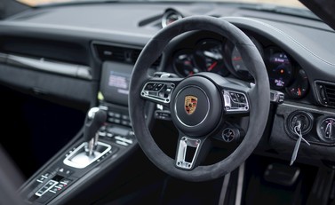 Porsche 911 (991.2) Carrera 4 GTS 11