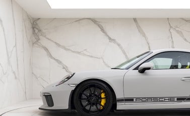Porsche 911 GT3 (991.2) 26