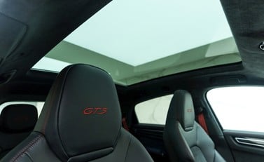Porsche Cayenne GTS Coupé 12