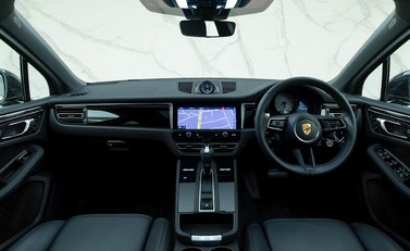 Porsche Macan S 16