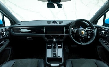 Porsche Macan GTS 17