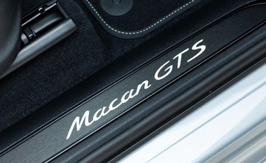 Porsche Macan GTS 21