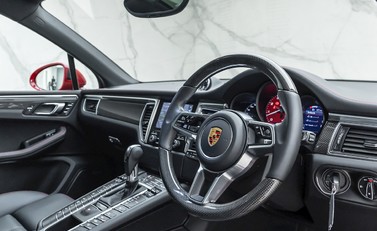 Porsche Macan GTS 9