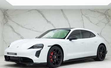 Porsche Taycan GTS Sport Turismo 6