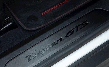 Porsche Taycan GTS Sport Turismo 23