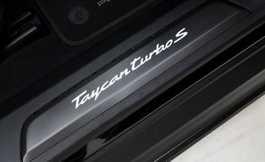 Porsche Taycan Turbo S 24