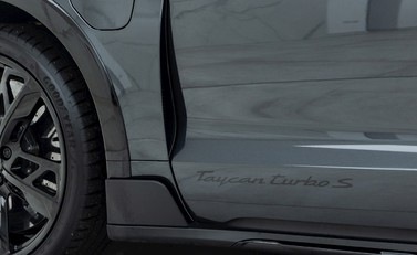 Porsche Taycan Turbo S Cross Turismo 28