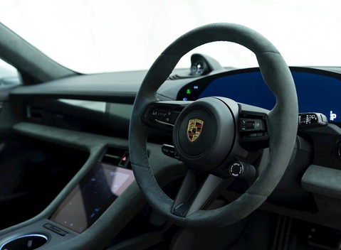 Porsche Taycan GTS Sport Turismo 9