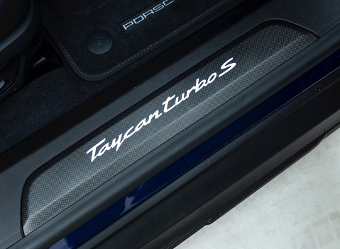 Porsche Taycan Turbo S Cross Turismo 22