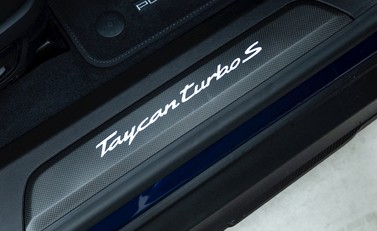 Porsche Taycan Turbo S Cross Turismo 22