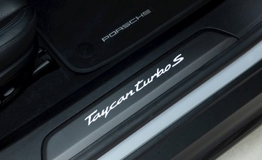 Porsche Taycan Turbo S 22