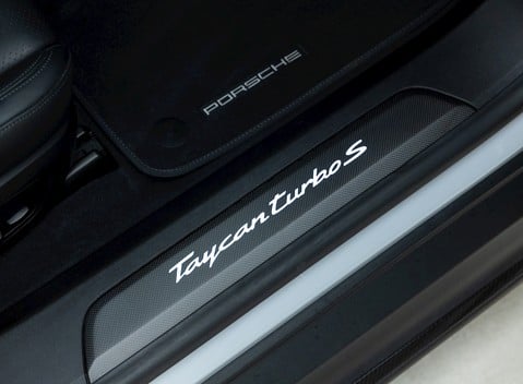 Porsche Taycan Turbo S 22