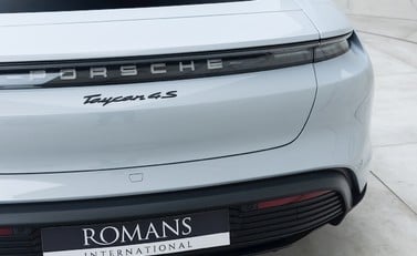Porsche Taycan 4S 25