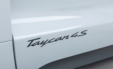 Porsche Taycan 4S 26