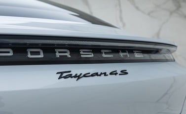Porsche Taycan 4S 27