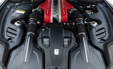 Ferrari GTC4 Lusso V12 31