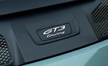 Porsche 911 GT3 Touring (992) 18