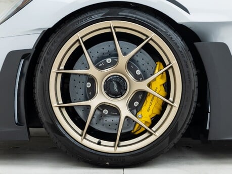 Porsche 911 GT3 RS Weissach (992)