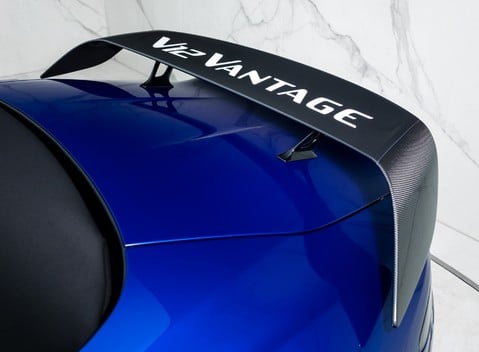 Aston Martin V12 Vantage Roadster 40