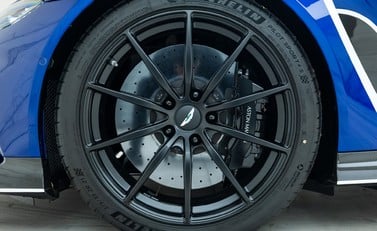 Aston Martin V12 Vantage Roadster 23