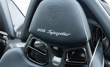 Porsche 918 Spyder 33